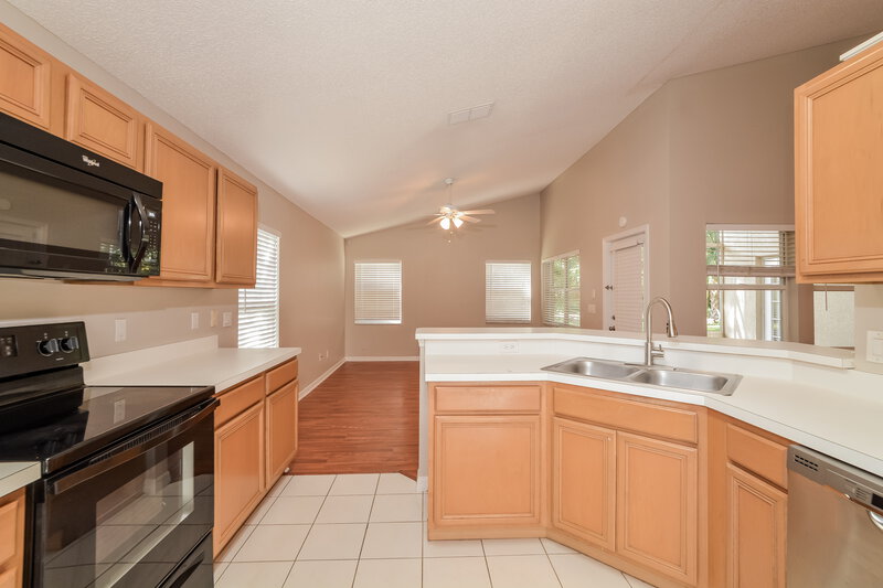 2,270/Mo, 2073 Nexus Ct Apopka, FL 32712 Kitchen View 2