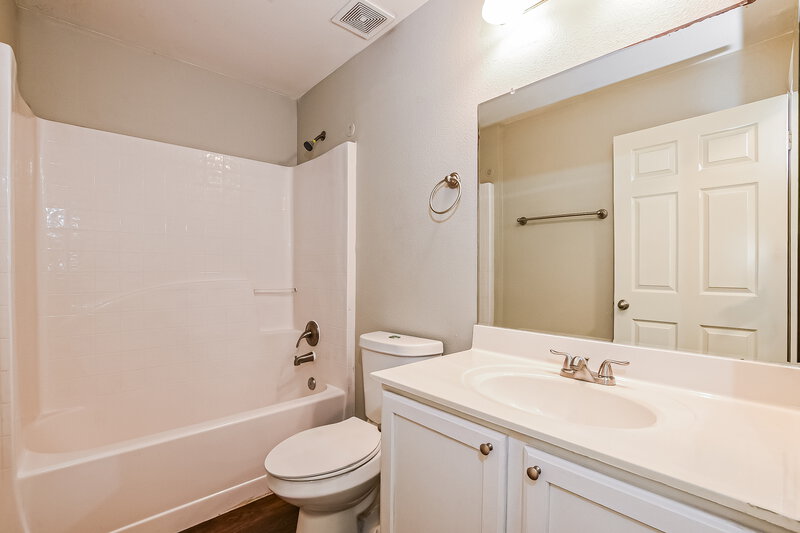 2,080/Mo, 3047 Elbib Drive Saint Cloud, FL 34772 Bathroom View