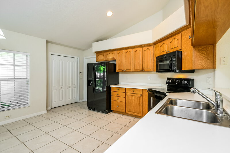 2,085/Mo, 2926 Jebidiah Loop Saint Cloud, FL 34772 Kitchen View