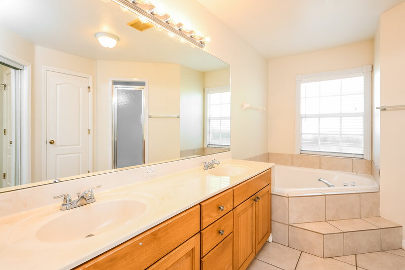 2,085/Mo, 2926 Jebidiah Loop Saint Cloud, FL 34772 Main Bathroom View