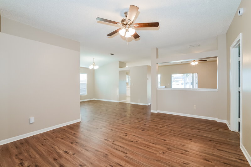 2,070/Mo, 7719 Brookway St Orlando, FL 32817 Living Room View 2