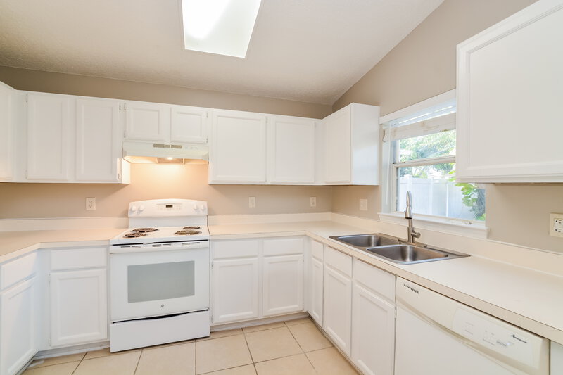 2,070/Mo, 7719 Brookway St Orlando, FL 32817 Kitchen View