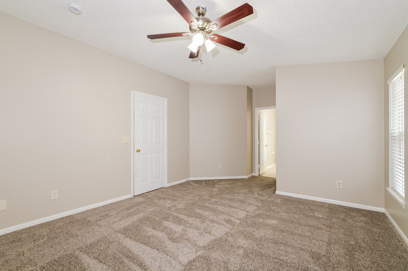 2,070/Mo, 7719 Brookway St Orlando, FL 32817 Main Bedroom View 2