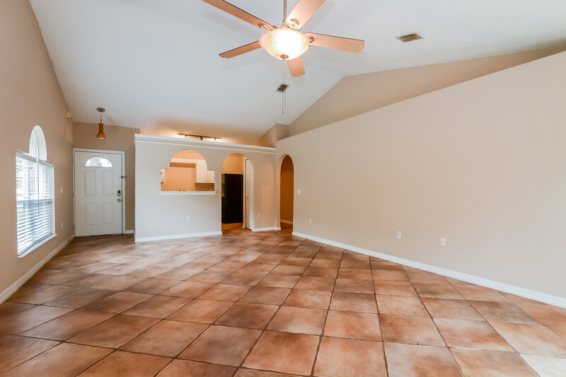2,225/Mo, 10546 Rocking a Run Orlando, FL 32825 Living Room View 2
