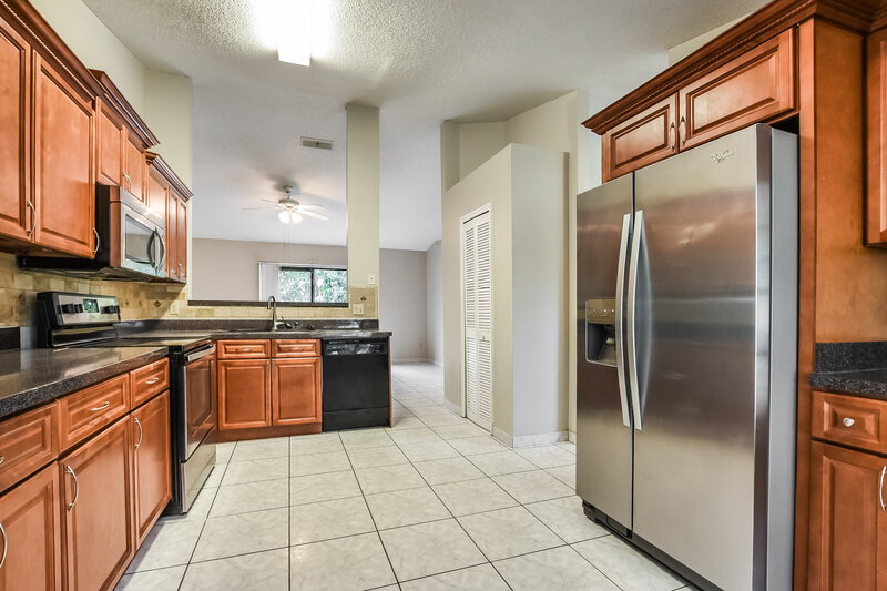 2,045/Mo, 2711 Ashley Ct Kissimmee, FL 34743 Kitchen View