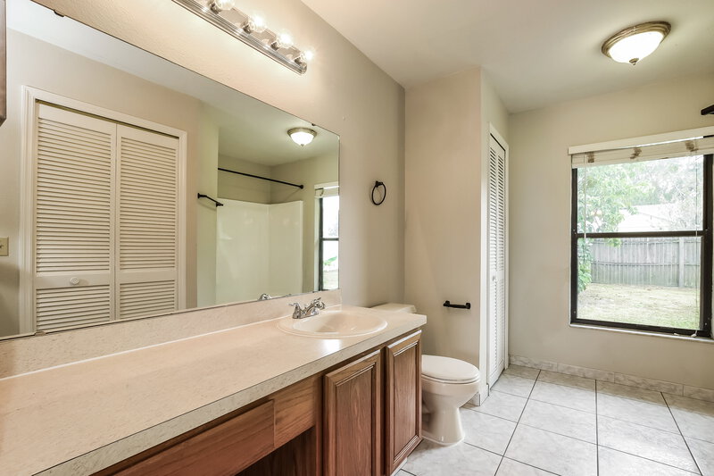 2,045/Mo, 2711 Ashley Ct Kissimmee, FL 34743 Main Bathroom View