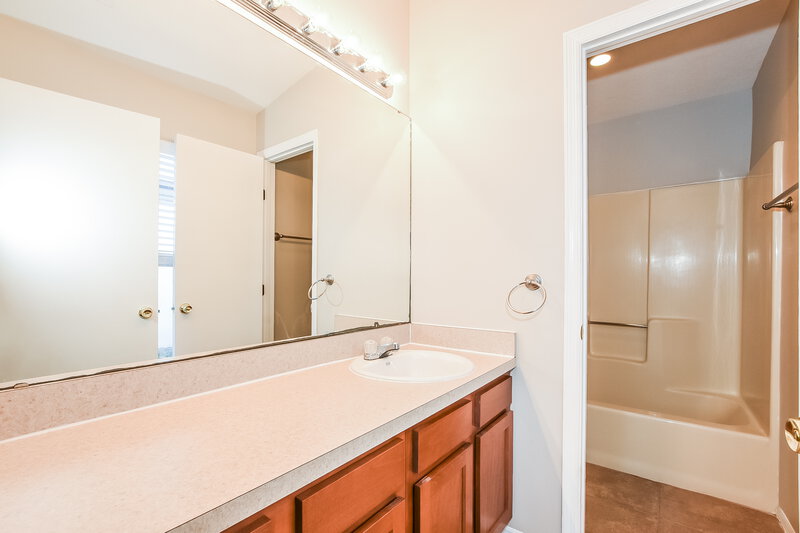 2,150/Mo, 336 Cello Cir Winter Springs, FL 32708 Main Bathroom View