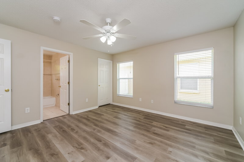 2,060/Mo, 213 Owenshire Cir Kissimmee, FL 34744 Main Bedroom View