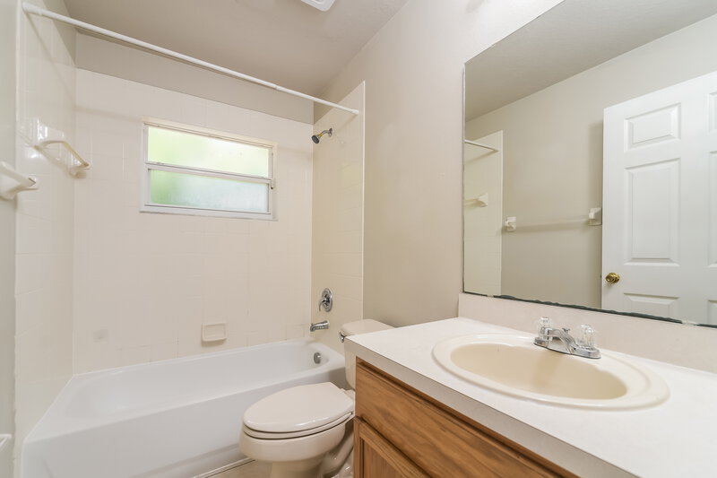 2,060/Mo, 213 Owenshire Cir Kissimmee, FL 34744 Bathroom View