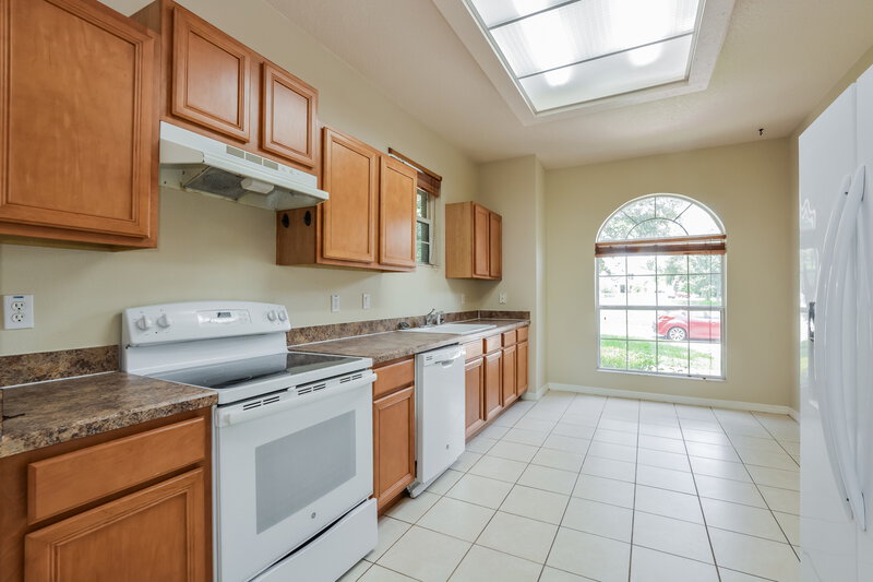 1,860/Mo, 4829 Cape Hatteras Dr Clermont, FL 34714 Kitchen View