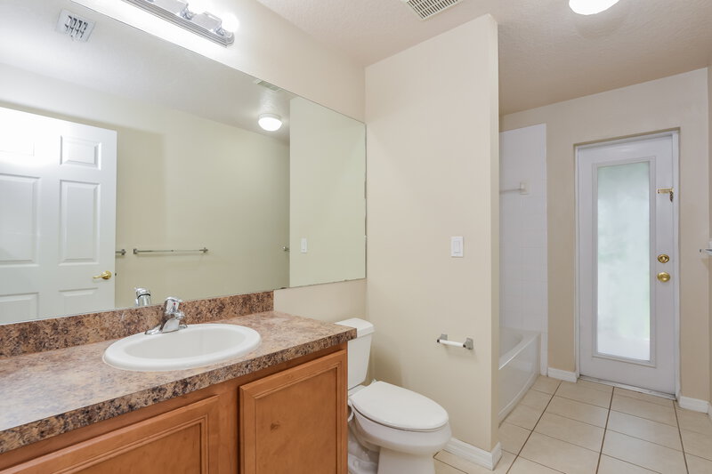 1,860/Mo, 4829 Cape Hatteras Dr Clermont, FL 34714 Bathroom View
