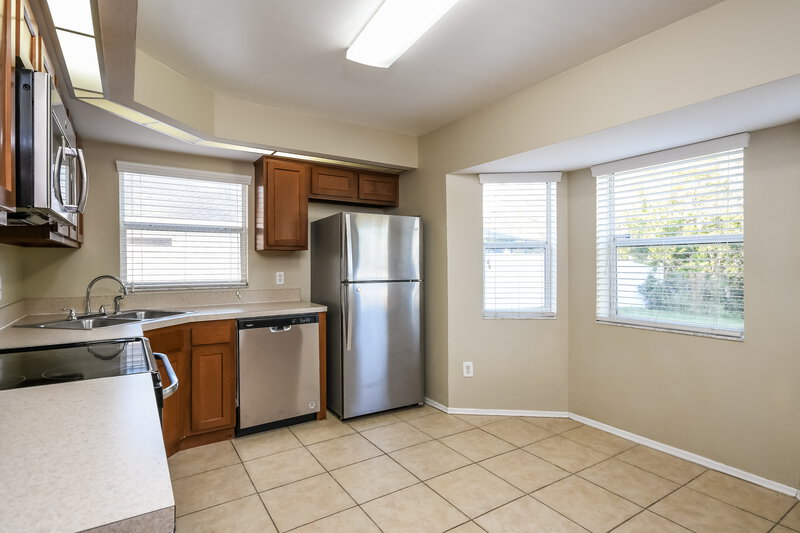 2,370/Mo, 307 Sanddollar Ct Kissimmee, FL 34743 Kitchen View