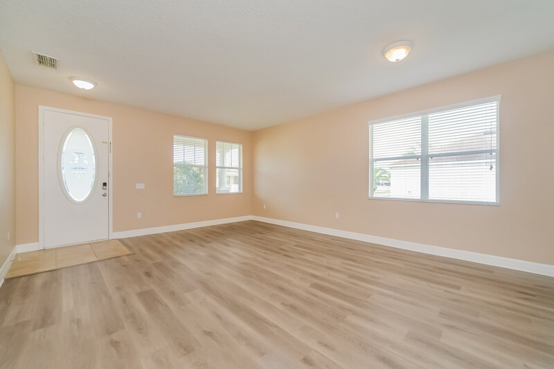 2,380/Mo, 2057 Bearing Ln Kissimmee, FL 34744 Living Room View 2