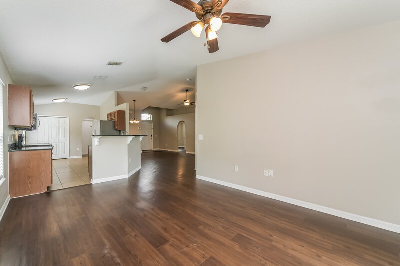 2,130/Mo, 5470 Silver Thistle Ln Saint Cloud, FL 34772 Family Room View 2