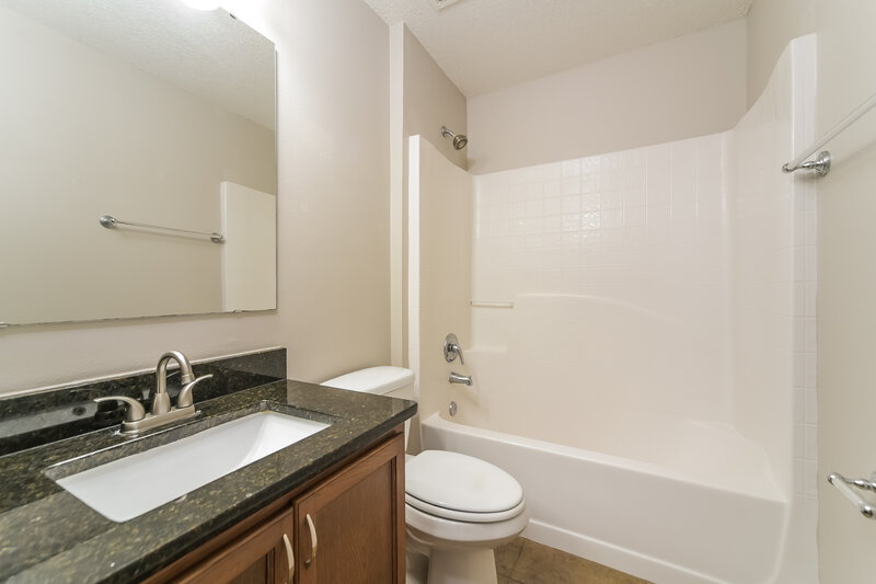 2,130/Mo, 5470 Silver Thistle Ln Saint Cloud, FL 34772 Bathroom View