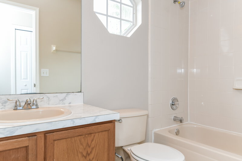2,550/Mo, 1027 Woodsong Way Clermont, FL 34714 Bathroom View