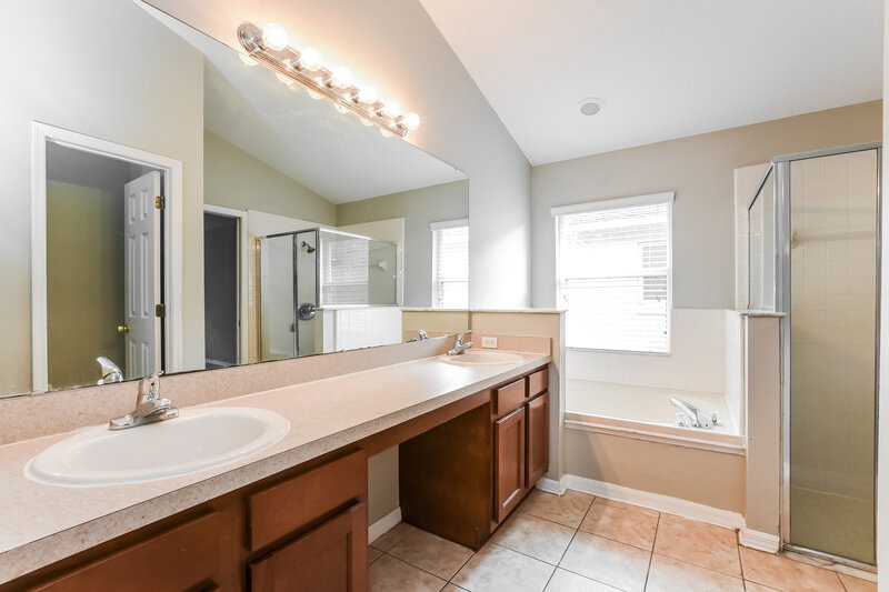 2,405/Mo, 2430 Winchester Blvd Kissimmee, FL 34743 Main Bathroom View