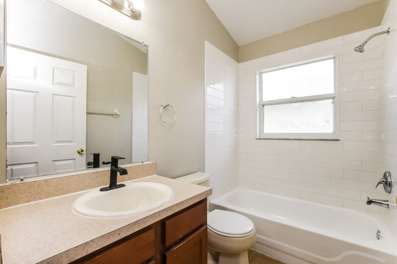 2,405/Mo, 2430 Winchester Blvd Kissimmee, FL 34743 Bathroom View