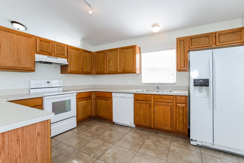 2,285/Mo, 1300 Creekview Ct Saint Cloud, FL 34772 Kitchen View