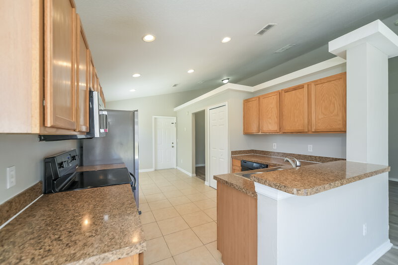 2,035/Mo, 2628 Sunningdale Dr Kissimmee, FL 34746 Kitchen View