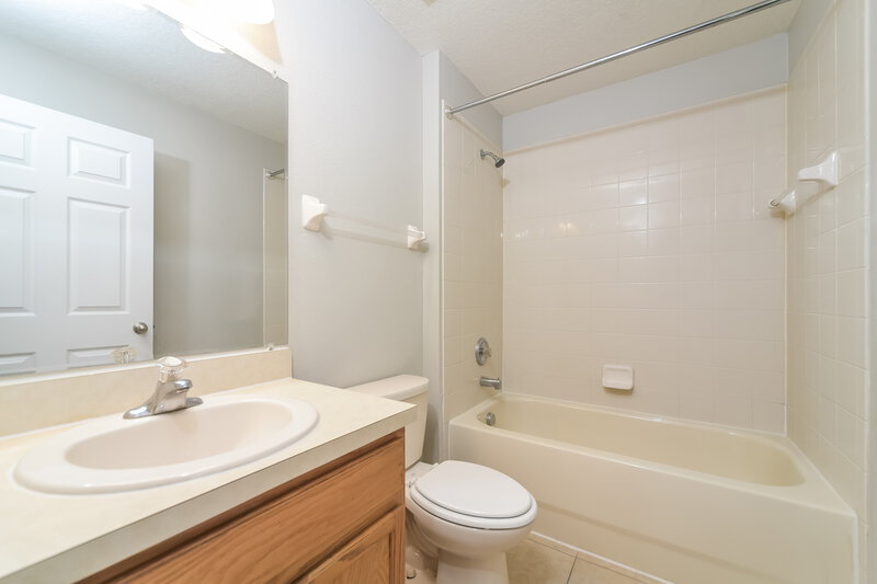 2,035/Mo, 2628 Sunningdale Dr Kissimmee, FL 34746 Bathroom View