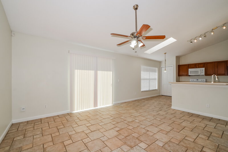 2,200/Mo, 8000 Stirrupwood Ct Orlando, FL 32818 Living Room View 2