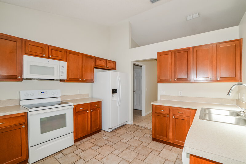 2,200/Mo, 8000 Stirrupwood Ct Orlando, FL 32818 Kitchen View 2