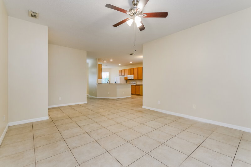 2,365/Mo, 5516 Cape Hatteras Dr Clermont, FL 34714 Living Room View 2