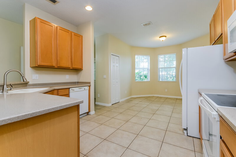 2,365/Mo, 5516 Cape Hatteras Dr Clermont, FL 34714 Kitchen View