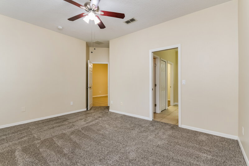 2,365/Mo, 5516 Cape Hatteras Dr Clermont, FL 34714 Main Bedroom View