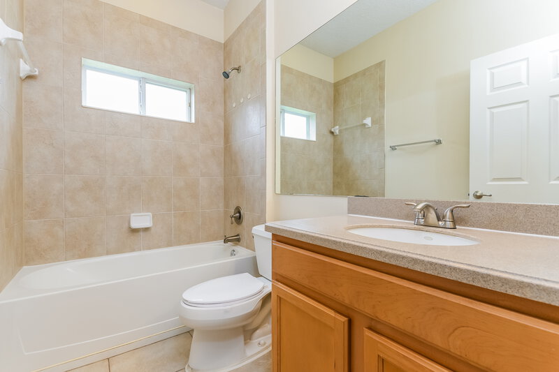 2,365/Mo, 5516 Cape Hatteras Dr Clermont, FL 34714 Bathroom View