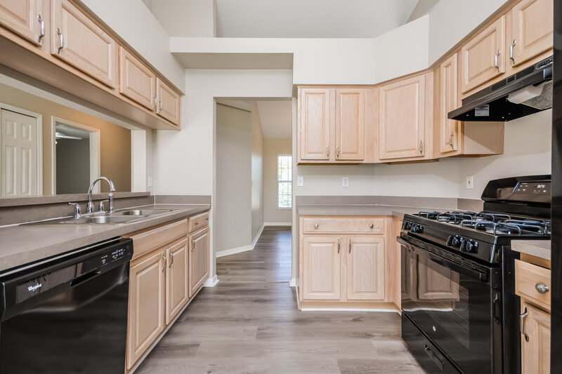 2,175/Mo, 12037 Woodglen Cir Clermont, FL 34711 Kitchen View