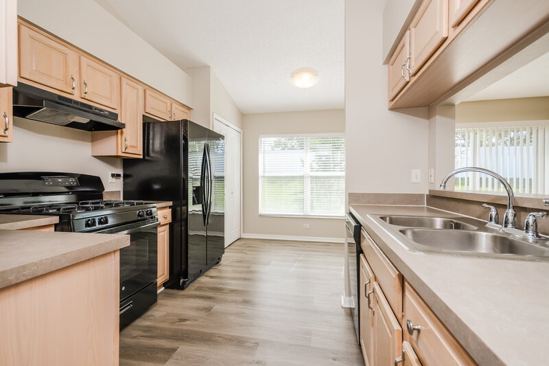 2,175/Mo, 12037 Woodglen Cir Clermont, FL 34711 Kitchen View 2