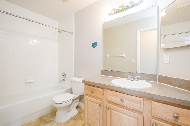 2,175/Mo, 12037 Woodglen Cir Clermont, FL 34711 Bathroom View