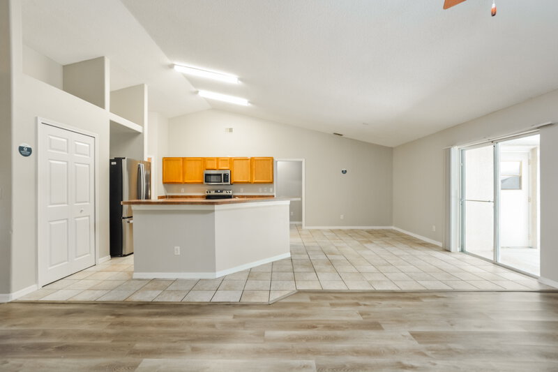2,510/Mo, 4373 King Edward Dr Orlando, FL 32826 Living Room View