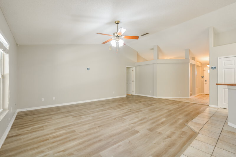2,510/Mo, 4373 King Edward Dr Orlando, FL 32826 Living Room View 2