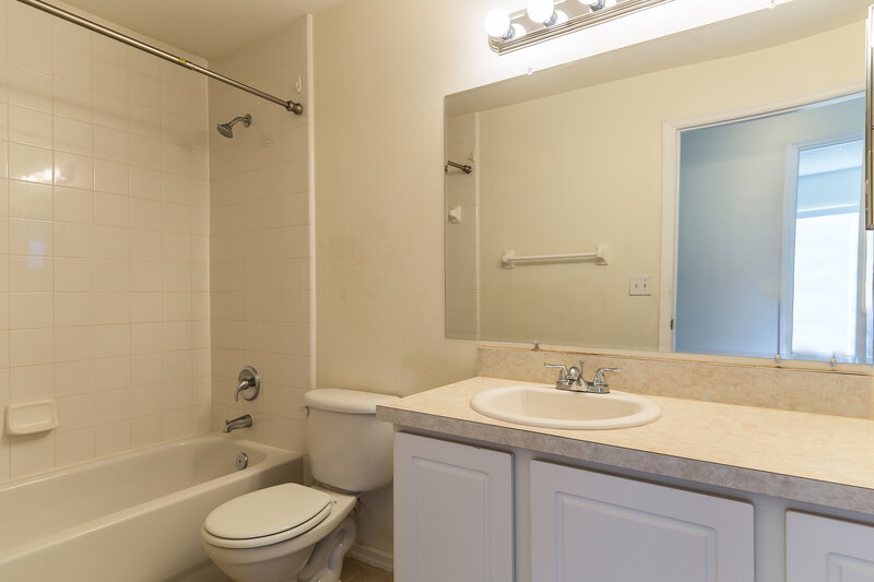 2,195/Mo, 13117 Moonflower Ct Clermont, FL 34711 Bathroom View