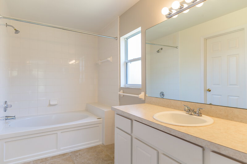 2,195/Mo, 13117 Moonflower Ct Clermont, FL 34711 Bathroom View 2