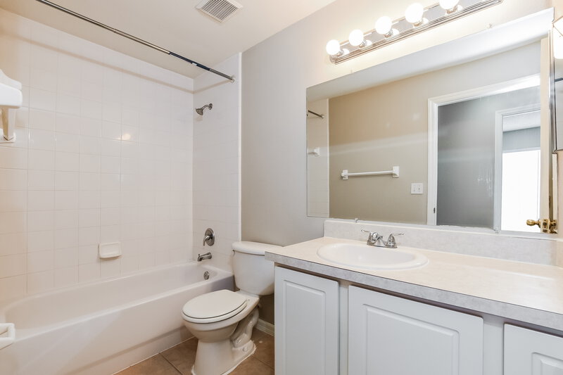 2,165/Mo, 13117 Moonflower Ct Clermont, FL 34711 Bathroom View