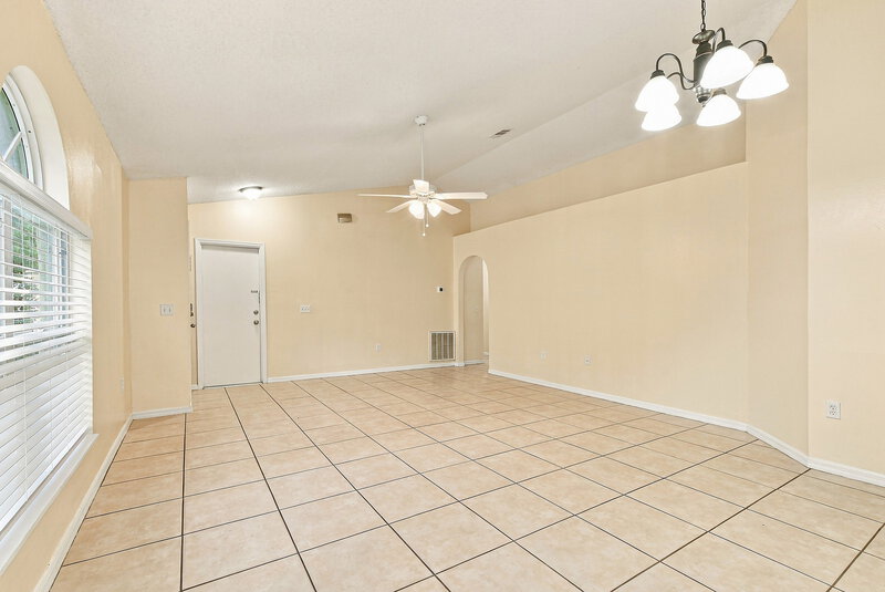 2,035/Mo, 12641 Parkbury Dr Orlando, FL 32828 Living Room View 2