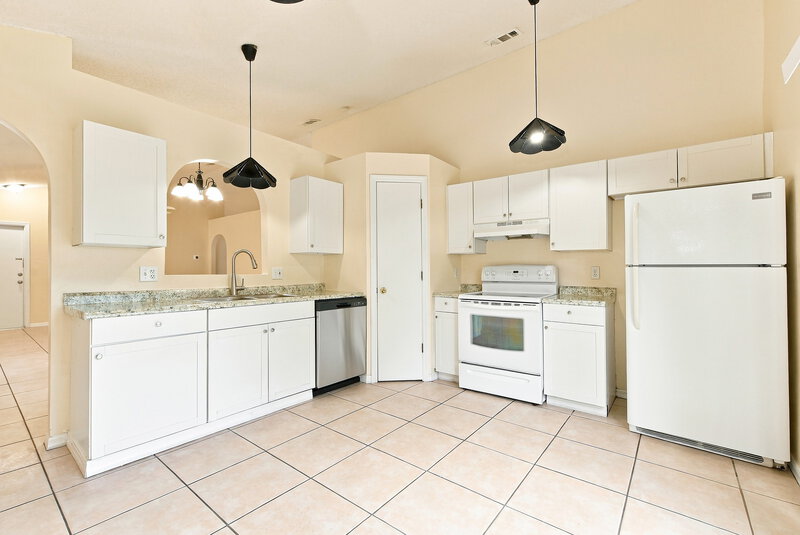 2,035/Mo, 12641 Parkbury Dr Orlando, FL 32828 Kitchen View