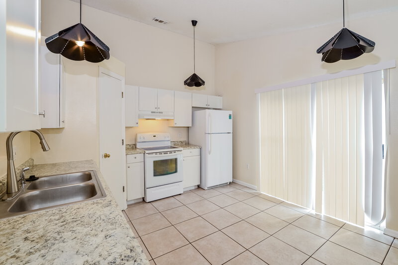 2,055/Mo, 12641 Parkbury Dr Orlando, FL 32828 Kitchen View