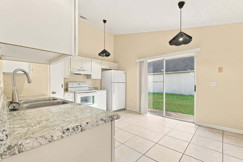 2,035/Mo, 12641 Parkbury Dr Orlando, FL 32828 Kitchen View 2