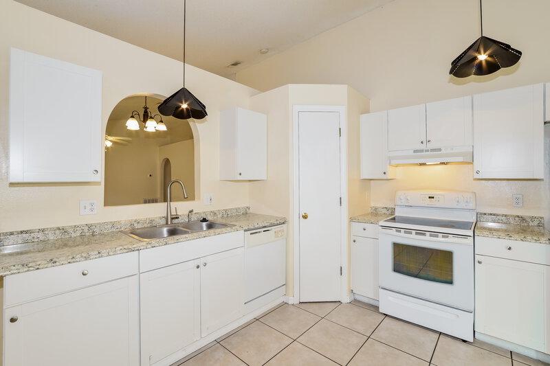 2,055/Mo, 12641 Parkbury Dr Orlando, FL 32828 Kitchen View 2