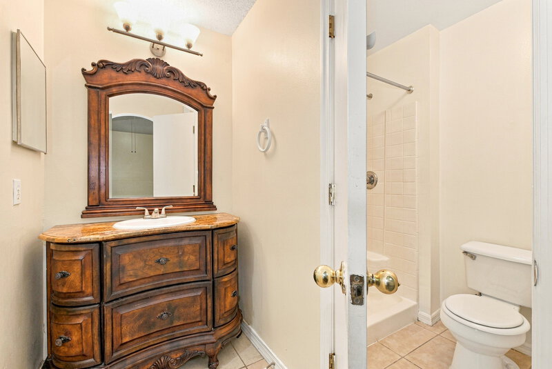 2,035/Mo, 12641 Parkbury Dr Orlando, FL 32828 Primary Bathroom View