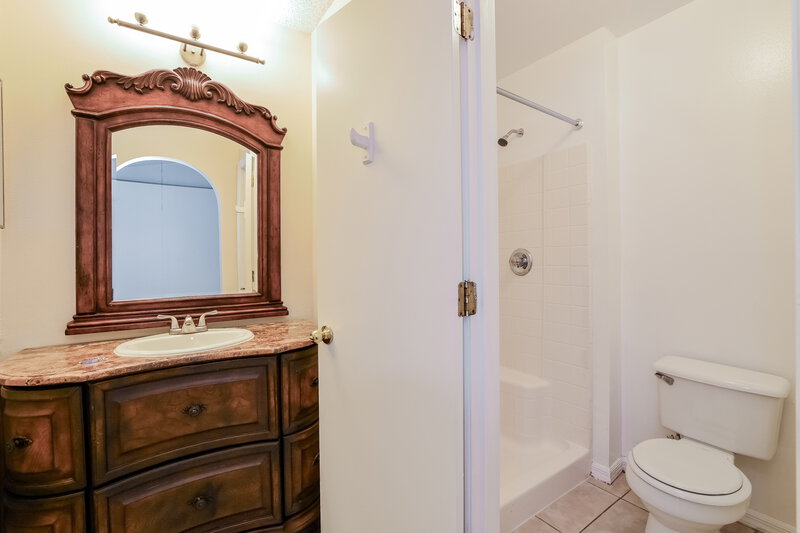 2,055/Mo, 12641 Parkbury Dr Orlando, FL 32828 Main Bathroom View