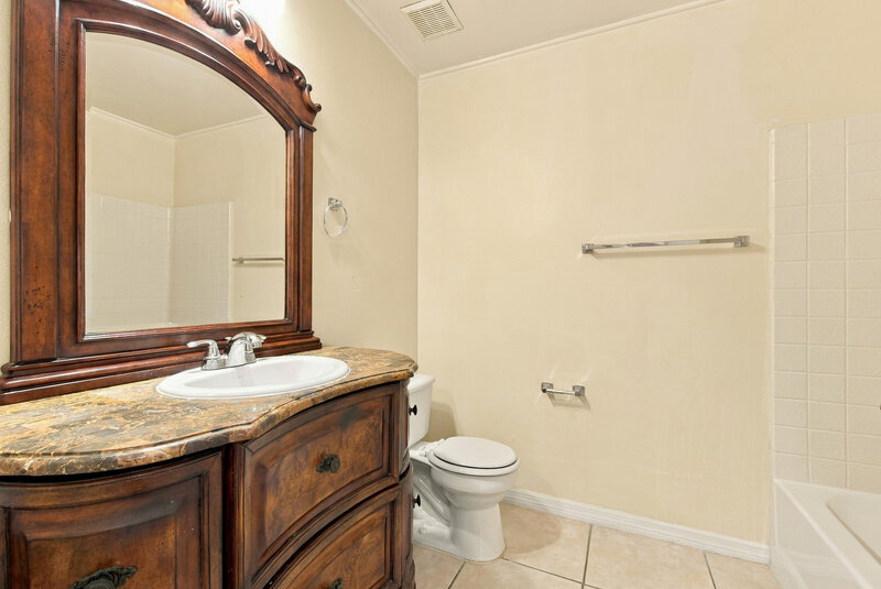 2,035/Mo, 12641 Parkbury Dr Orlando, FL 32828 Bathroom View