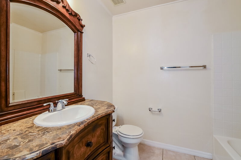 2,055/Mo, 12641 Parkbury Dr Orlando, FL 32828 Bathroom View