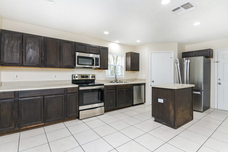 2,585/Mo, 1231 Heather Lake Dr Orlando, FL 32824 Kitchen View
