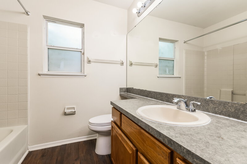 2,585/Mo, 1231 Heather Lake Dr Orlando, FL 32824 Bathroom View